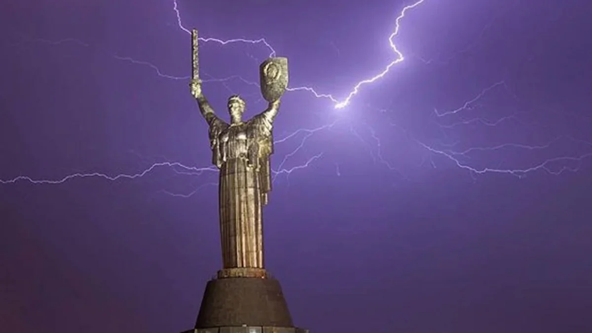 У Києві та області очікуються грози 29 червня: що робити під час негоди