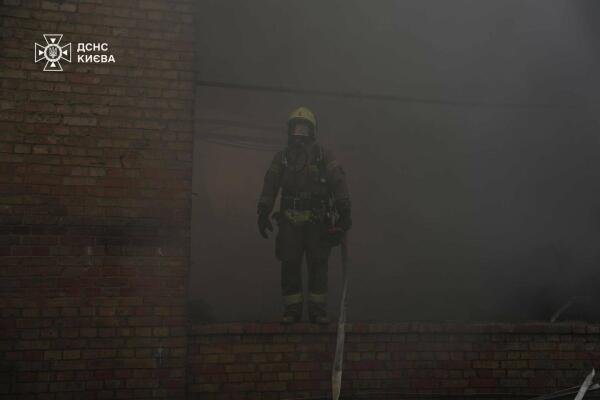 У Києві зросла кількість жертв російського удару: триває ліквідація наслідків