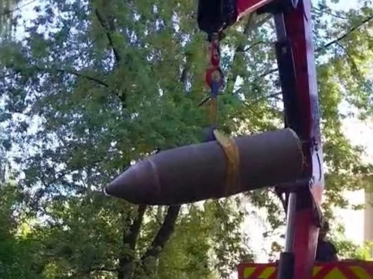 У Києві біля багатоповерхівки знайшли бойову частину ракети