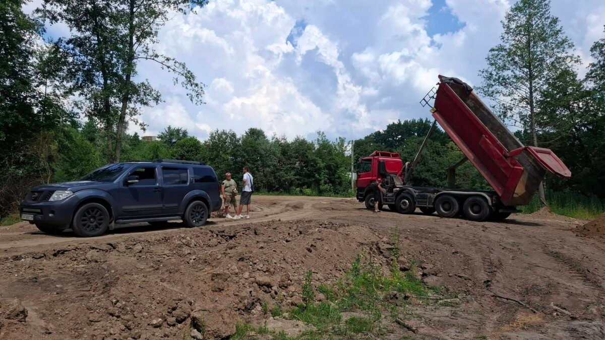 У Рославичах засипають річку Петель: активісти б’ють на сполох через руйнування екосистеми