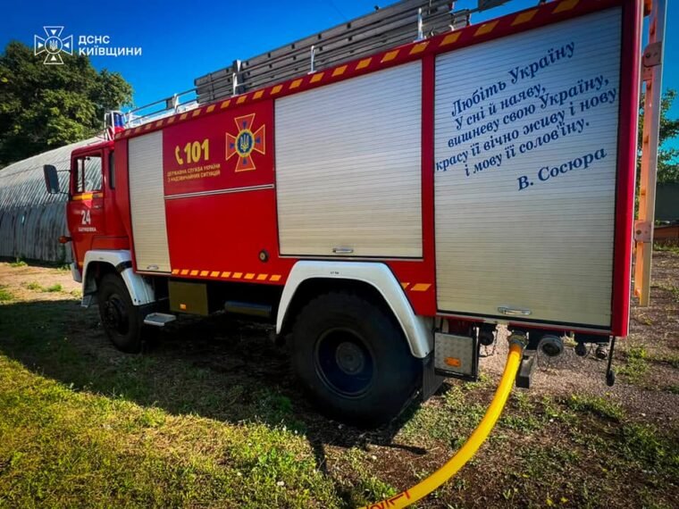 Рятувальники ліквідовують наслідки ранкової атаки на Київщині