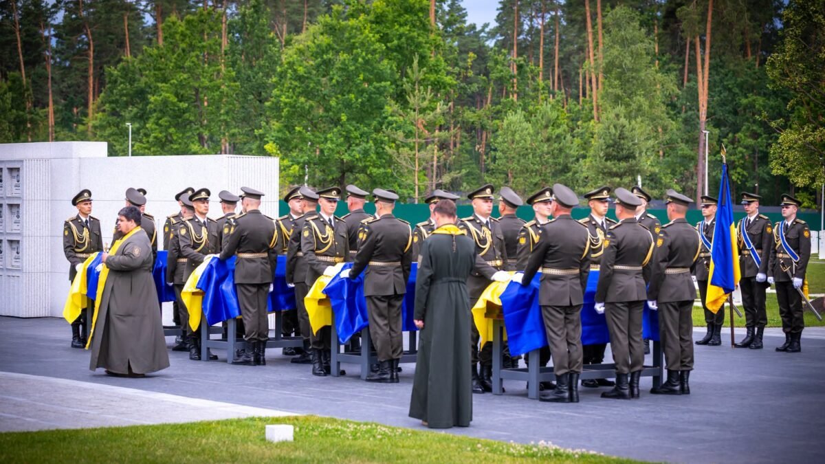 На Національному військовому меморіальному кладовищі поховали чотирьох невідомих захисників