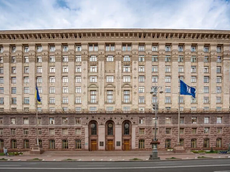 Київ готується до зими: формують запаси продуктів, води та павербанків