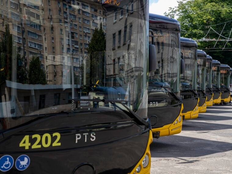 Новий низькопідлоговий транспорт вийшов на маршрути Києва: 8 тролейбусів та 5 автобусів