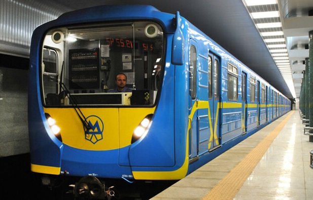 У Києві відновили роботу станції метро «Площа Українських Героїв» та «Палац спорту»