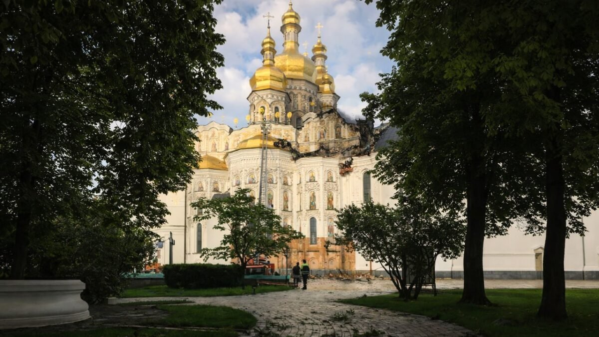 Києво-Печерська лавра та музеї закриті: наслідки нічної атаки на Київ