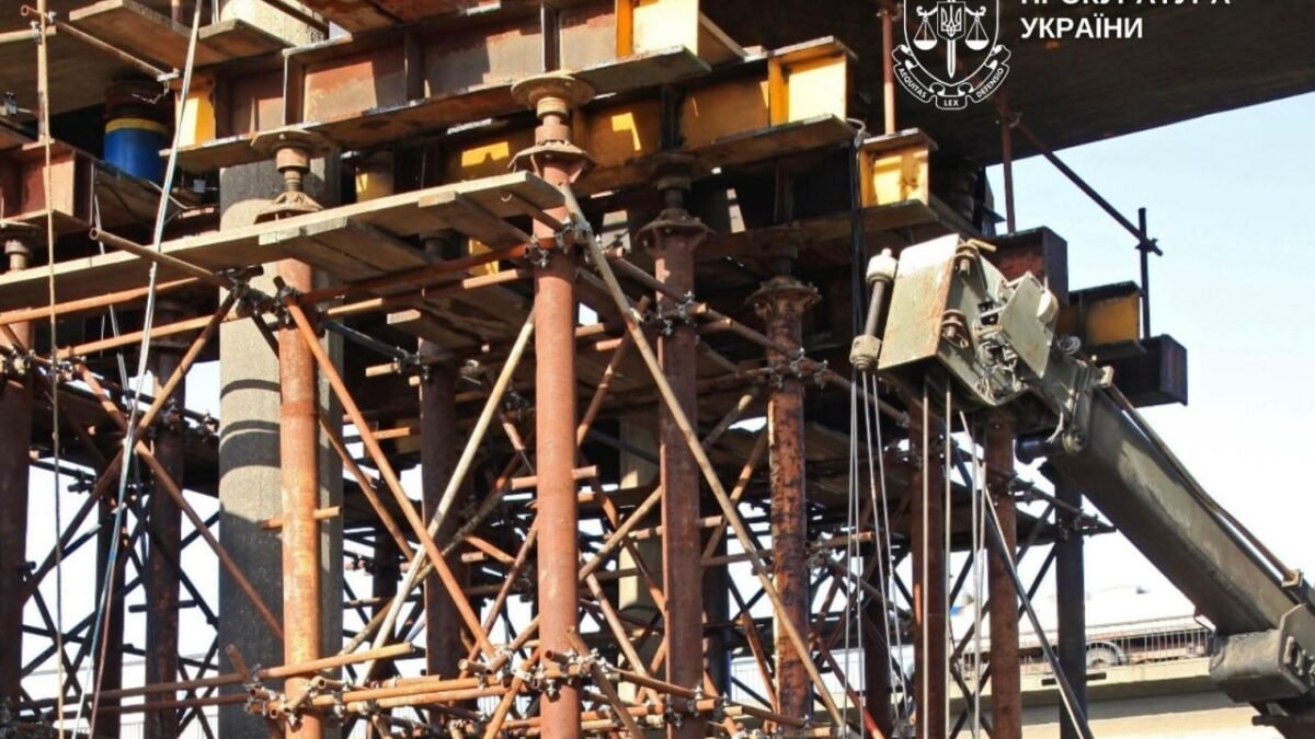 Посадовцю «Київавтошляхміст» оголосили підозру через переплату 6,7 мільйона гривень на закупівлях для мостів