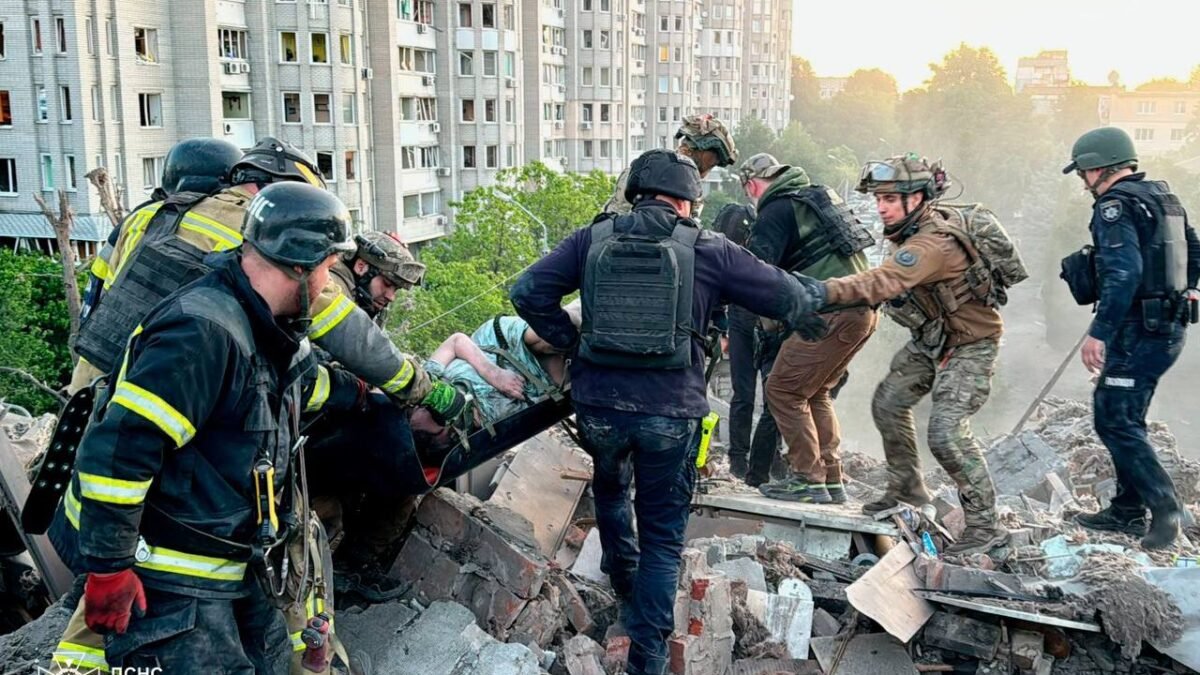 Наслідки російської атаки 2 червня: загиблі та поранені в Києві, Дніпрі та інших регіонах