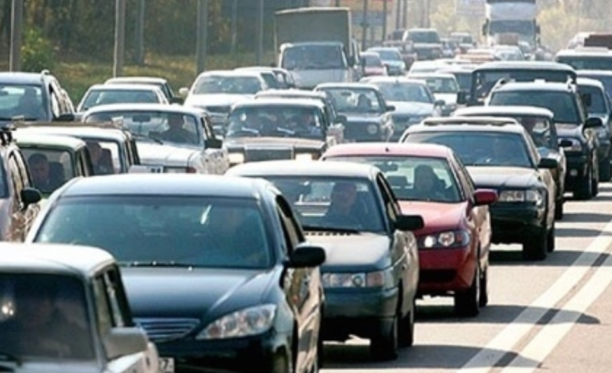 Перекриття руху на вулиці Миколи Ушакова в Києві: схема об’їзду
