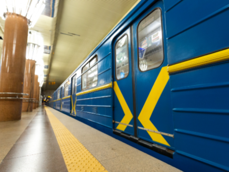 Метро Києва працює у звичайному режимі: скасовано всі обмеження