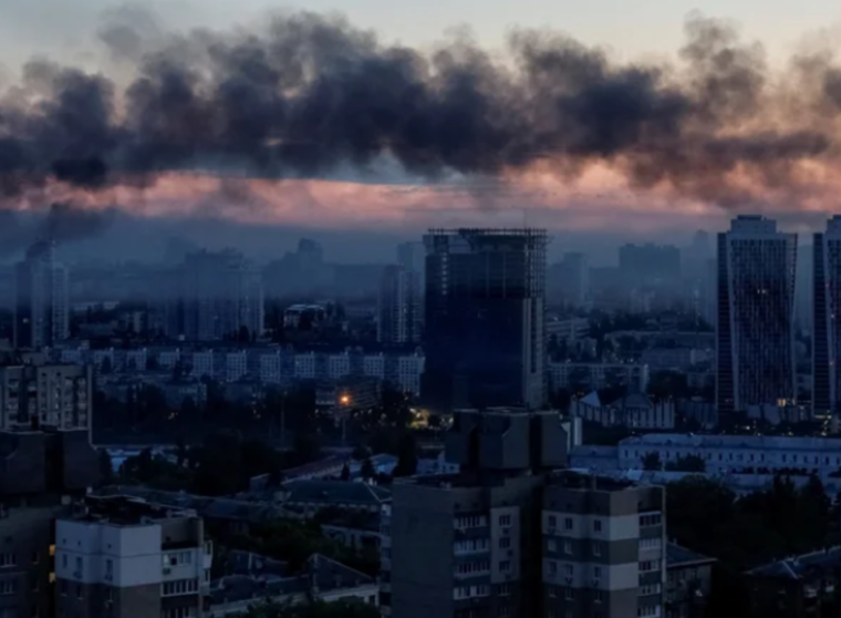 Ракетна атака на Київ 28 червня: пожежі та постраждалі в Дарницькому районі