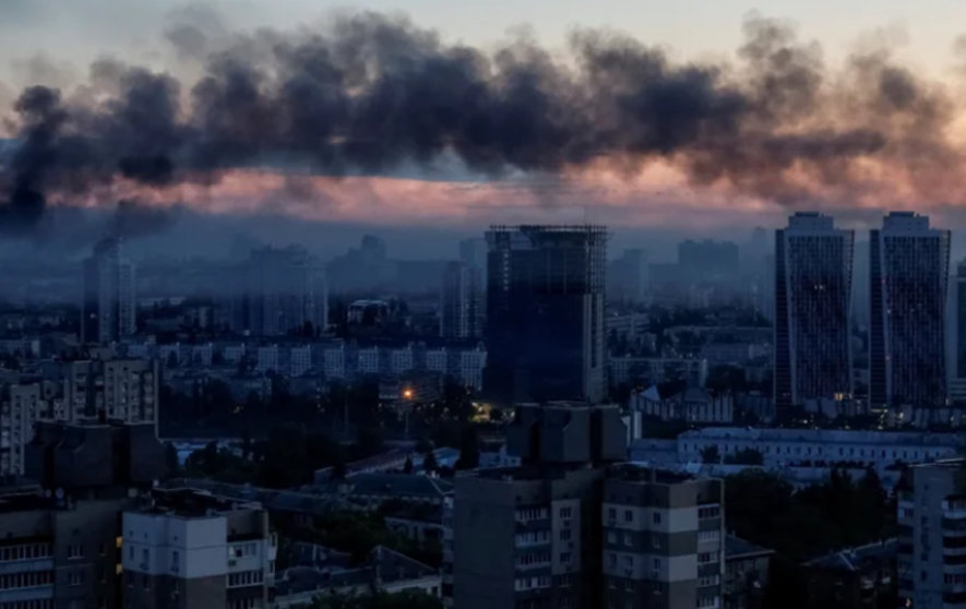 Ракетна атака на Київ 28 червня: пожежі та постраждалі в Дарницькому районі