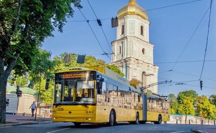 Об’їзд вулиці Гетьмана: зміни маршрутів чотирьох тролейбусів у Києві