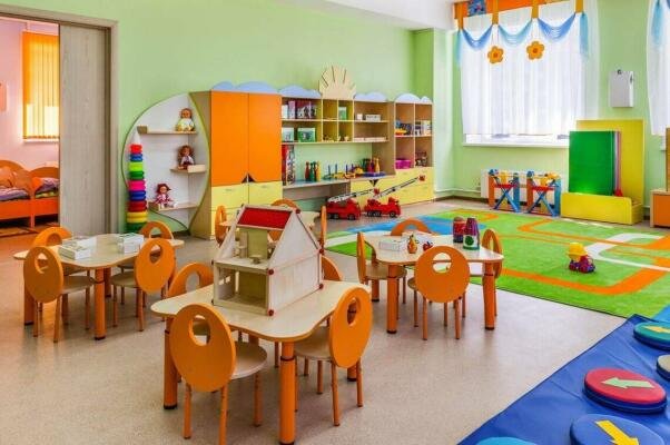 У чергах до дитсадків Києва тепер видно вільні місця та наповнення груп