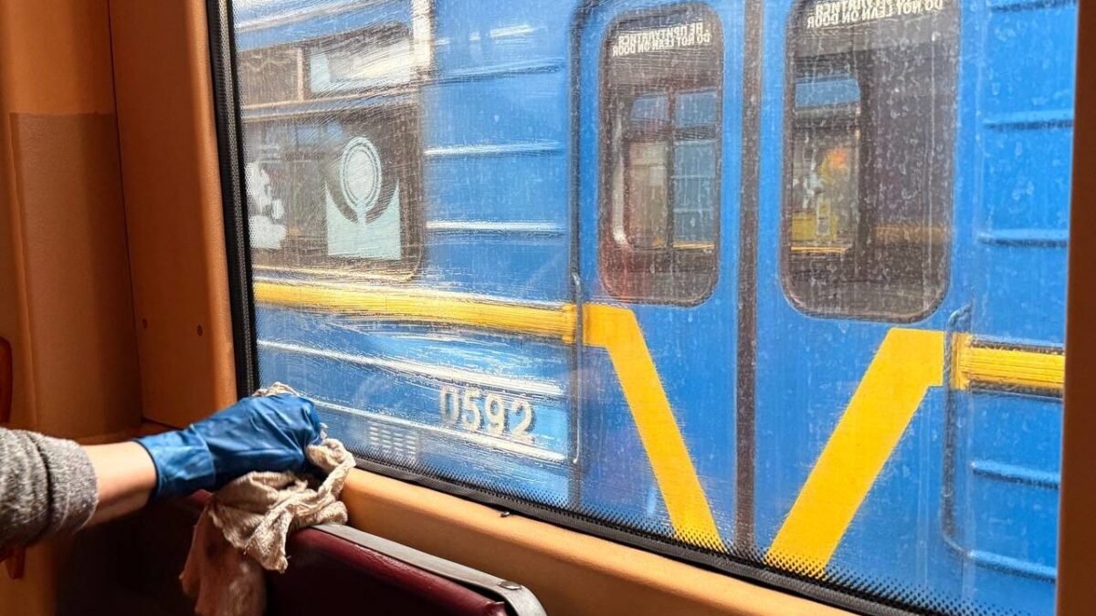 У Києві пропонують послабити комендантську годину та змінити роботу метро під час тривог