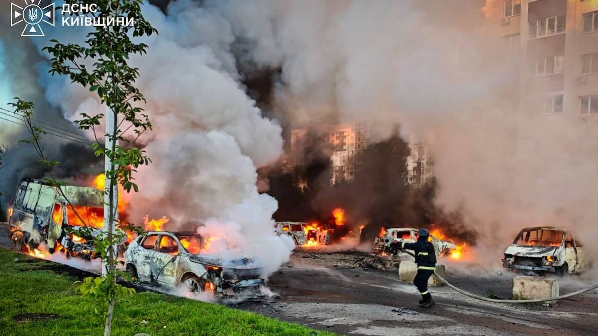 Київ під обстрілами: 20 тривог за добу, транспортні колапси та затримки поїздів