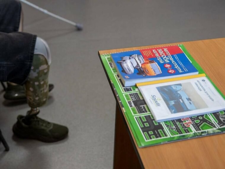 У Києві відкрили першу комунальну автошколу для ветеранів з інвалідністю