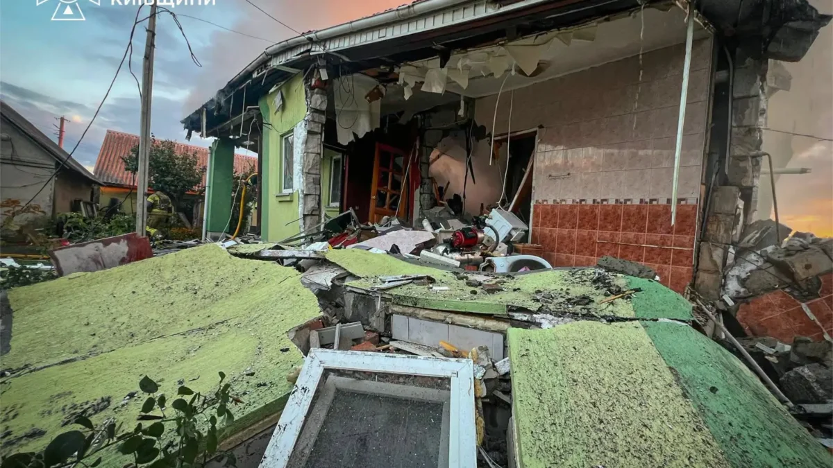 На Київщині чоловік загинув, 8 постраждалих через нічний удар