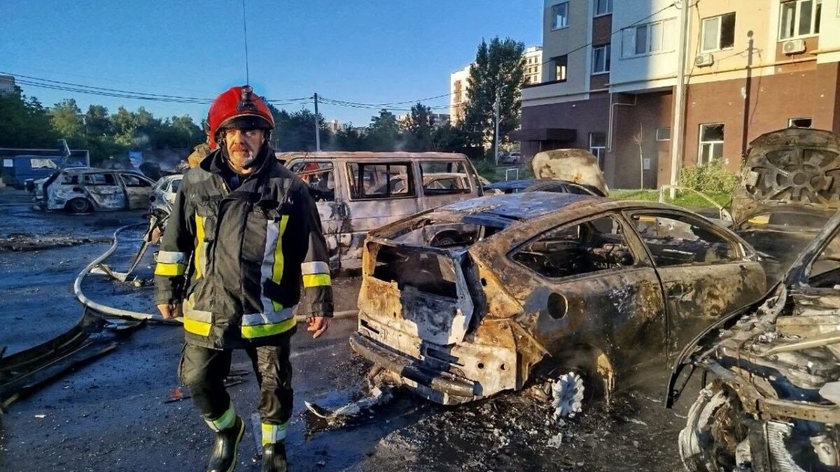 Атака дронів у Вишневому: пошкоджено промзону, знищено 15+ авто