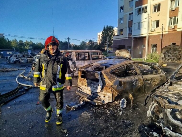 Атака дронів у Вишневому: пошкоджено промзону, знищено 15+ авто