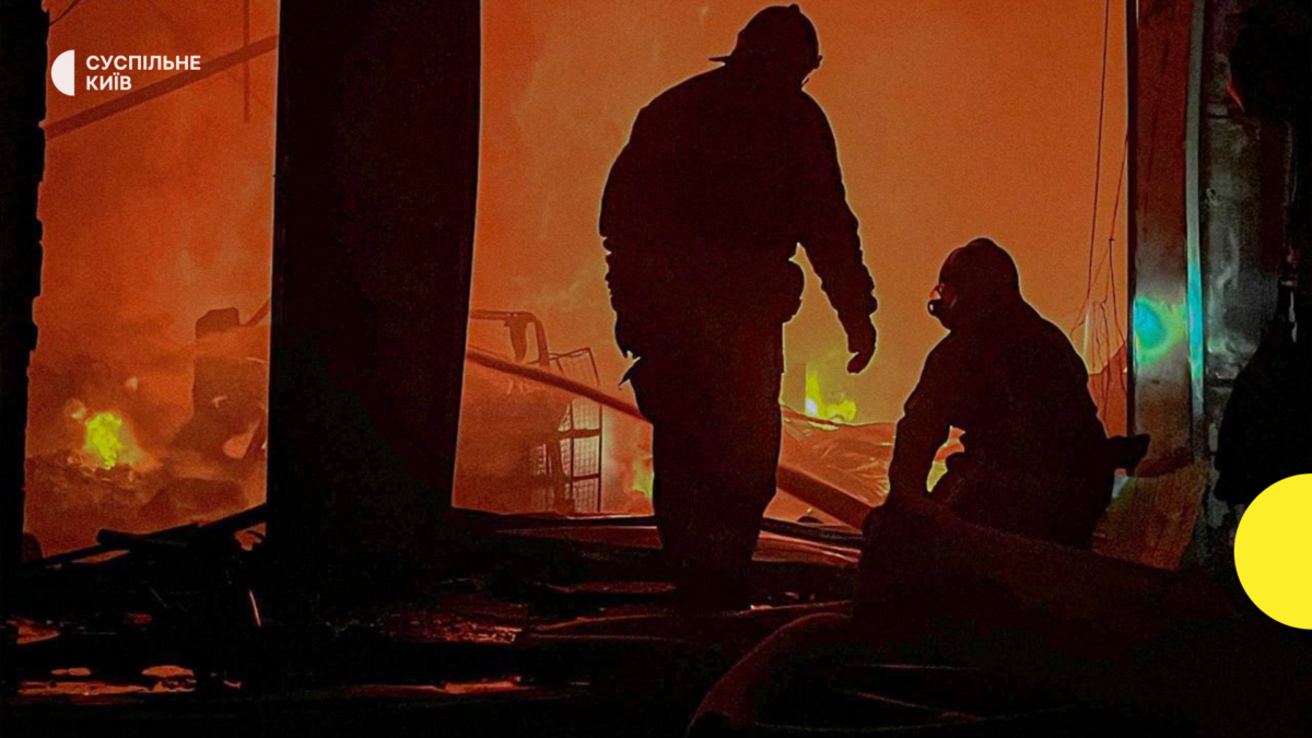 Росія атакувала Київщину: пожежа на складах та пошкодження будинків