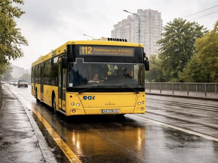 У Києві змінять рух автобусів і тролейбуса: причини та дати