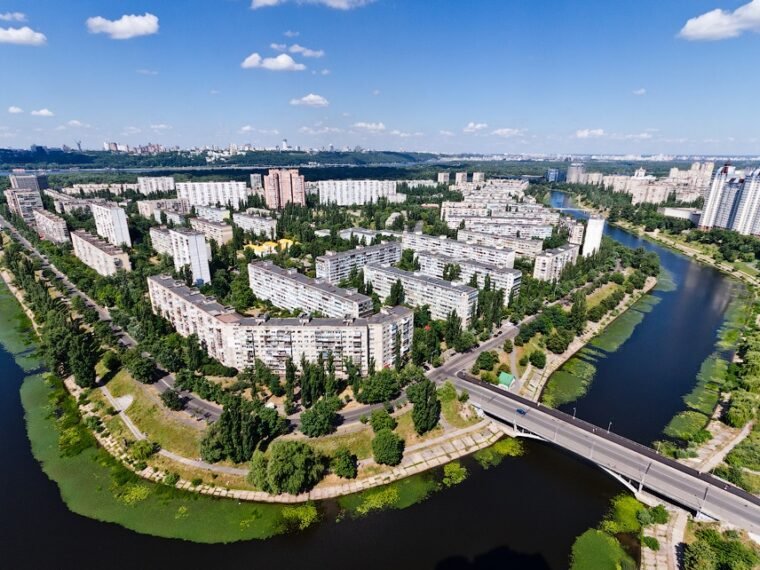 Скандал на Русанівці: мешканці протестують проти будівництва, департамент призупинив дозвіл