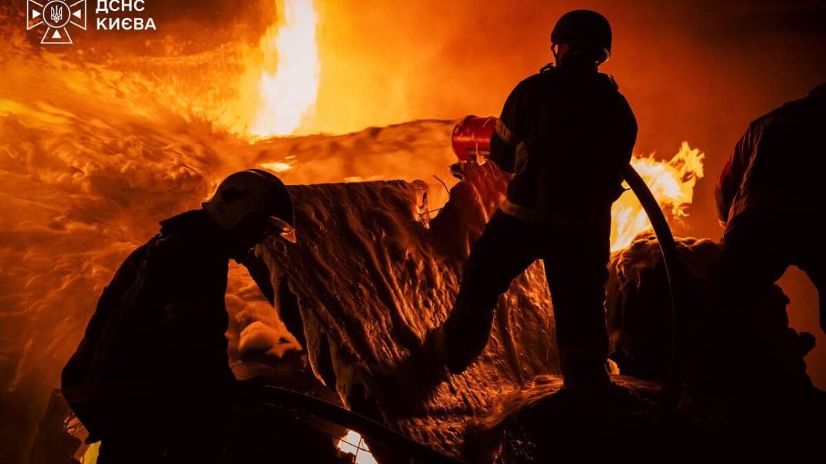 Пошкоджений будинок у Києві: мешканці чекають на інформацію та відновлення після атаки 20 серпня