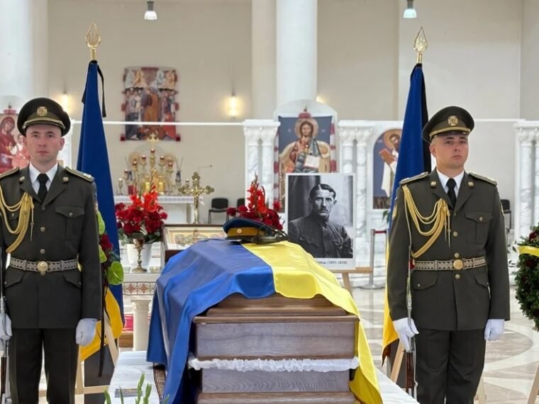 У Києві проводять панахиду за Євгеном Коновальцем: деталі прощання та майбутнього перепоховання