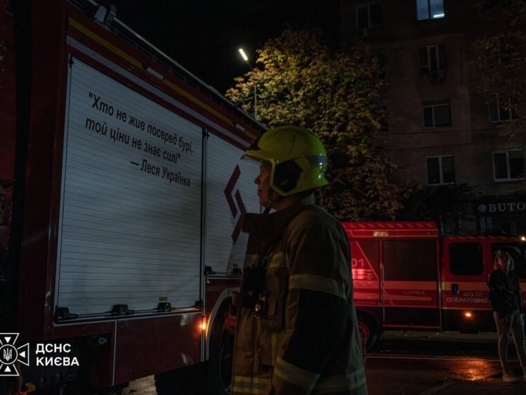 У Голосіївському районі Києва обстріл пошкодив багатоповерхівку