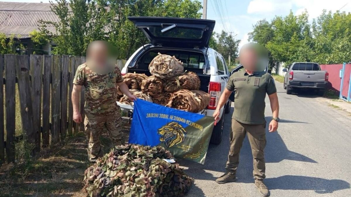 Волонтери Блиставиці передали ЗСУ 546 м² маскувальних сіток і просять про допомогу