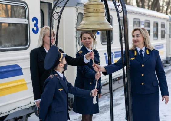 «Хогвартс-експрес» у Києві: Дитяча залізниця відкрила новий сезон з інтерактивною програмою
