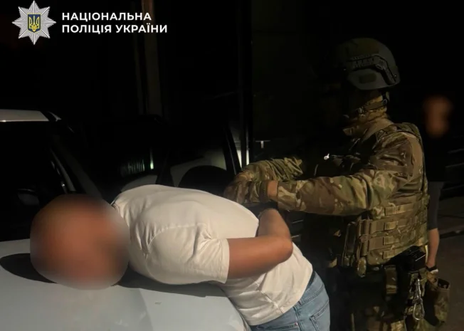 На Київщині викрили канал торгівлі людьми: організатору загрожує до 12 років в’язниці