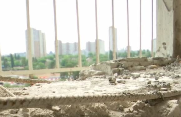 Мешканці будинку на Малишка, 33 досі не можуть повернутися додому після вибуху газу
