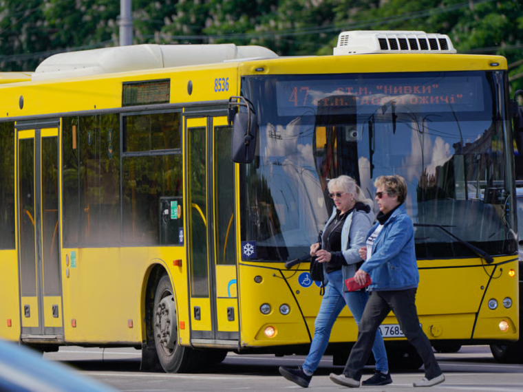 У Києві розглядають запуск тимчасових автобусів на час тривалих повітряних тривог