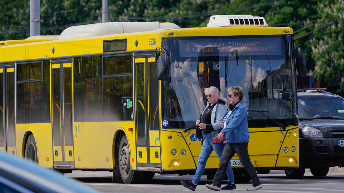 У Києві розглядають запуск тимчасових автобусів на час тривалих повітряних тривог