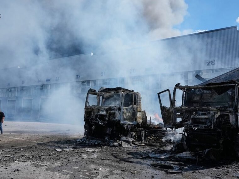 У Києві змінюють роботу транспорту під час тривог, скоротять комендантську годину та запровадять новий автобусний маршрут