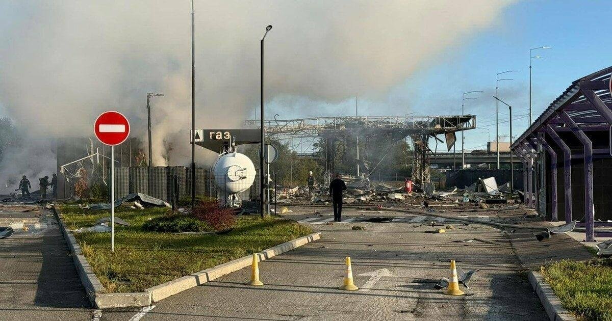 Наслідки ранкової атаки дронів на Київ: постраждалі та пошкодження інфраструктури