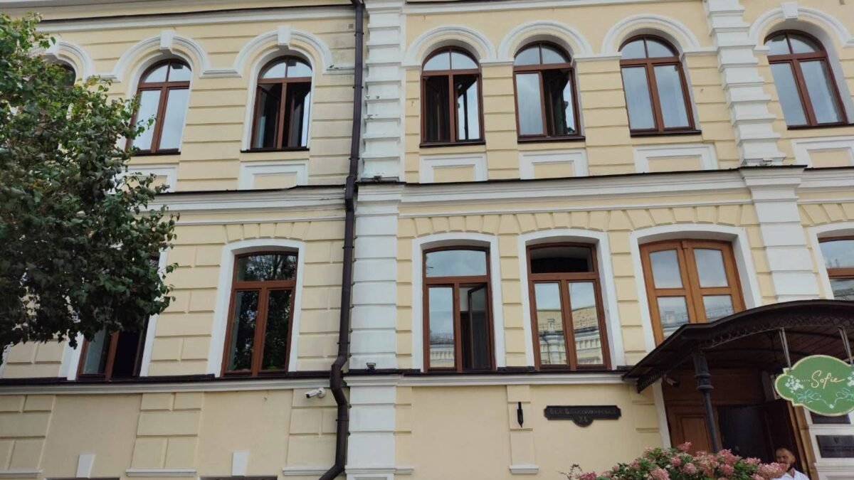 У Києві пошкоджено Консисторію XVIII століття: вибиті вікна