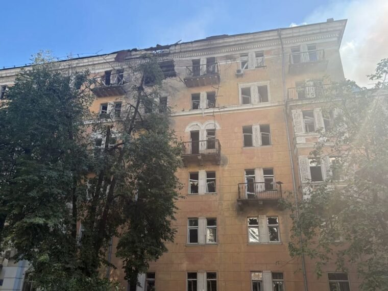 Київ: дрони вдарили по університету та складських будівлях
