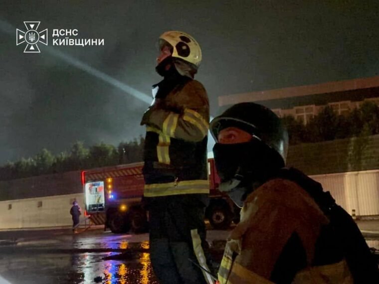 Атака на Київщину: пошкоджено багатоповерхівку в Борисполі та склад на Бучанщині