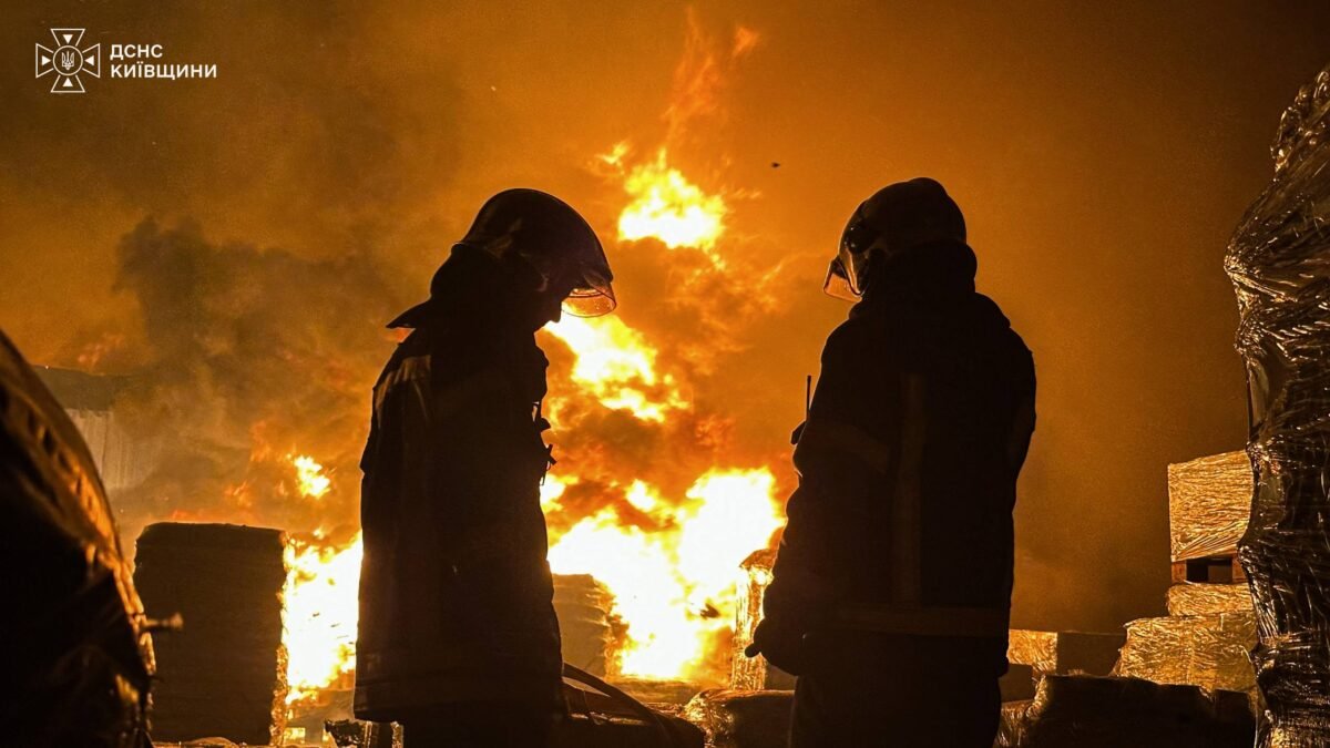 Наслідки нічної атаки дронів на Київщину: пожежі та руйнування у Фастівському та Вишгородському районах