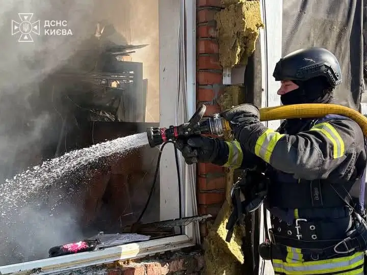 Ворожі БпЛА атакували АЗС та інші об’єкти в Києві: шість постраждалих