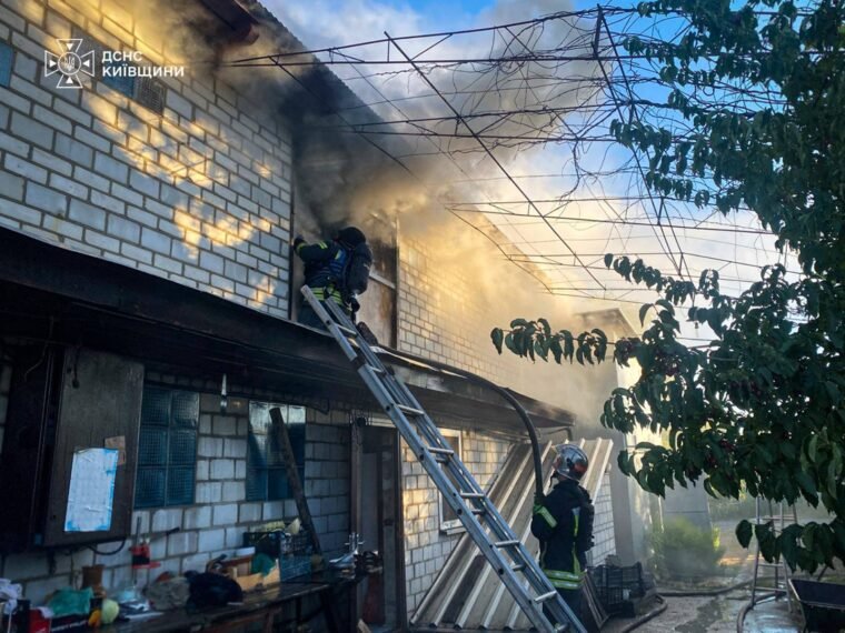 Київщина під нічною атакою: пошкодження в кількох районах