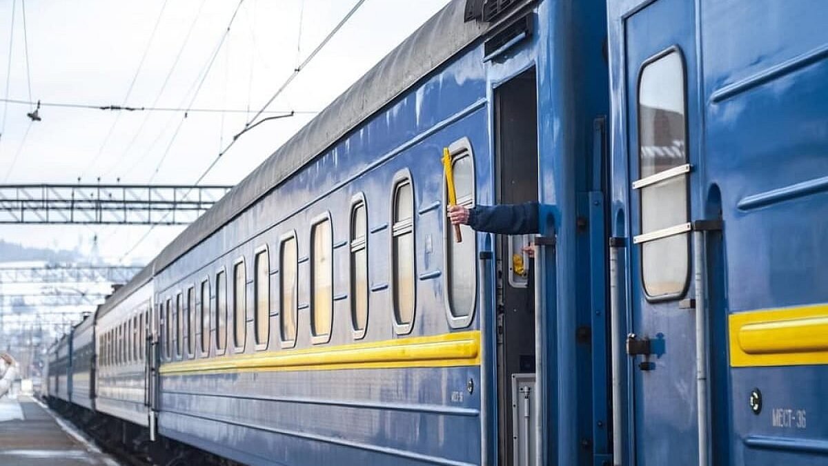 Російський удар по поїзду Київ — Миколаїв: пасажирів евакуювали