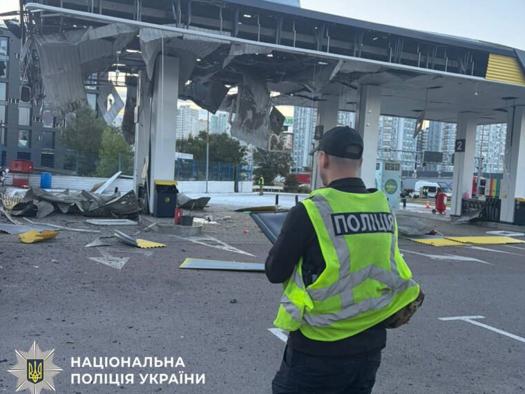 Поліція Києва документує наслідки нічної атаки РФ: є загиблий, вісім постраждалих та пошкодження у чотирьох районах