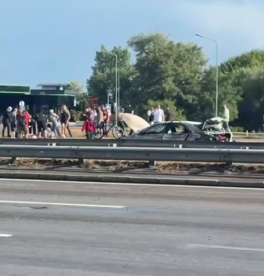 Наслідки падіння уламків безпілотника у Дарницькому районі: є постраждалі