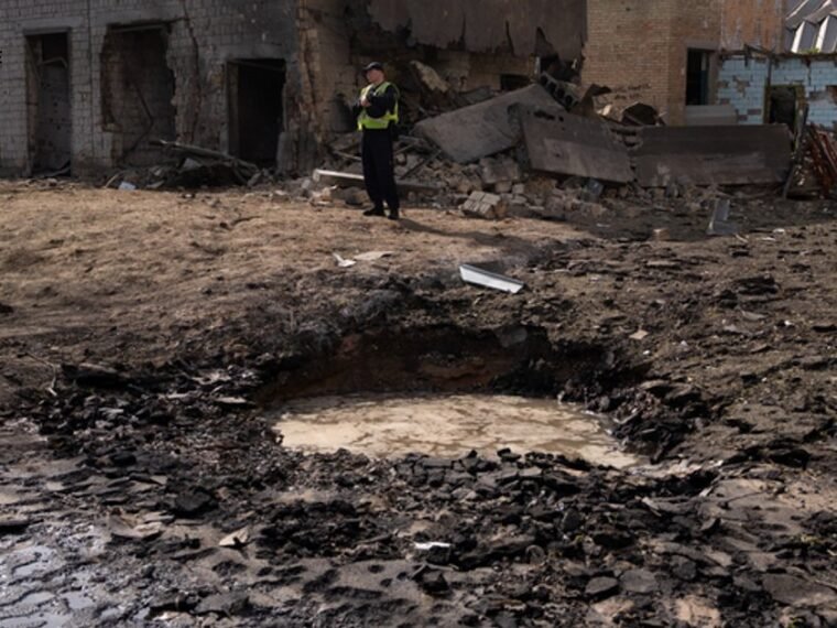 Наслідки масованого удару по Києву: загиблі, руйнування та гуманітарний штаб у Солом’янському районі