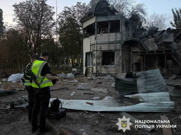 8 загиблих та 3 постраждалих: наслідки нічної балістичної атаки на Київ