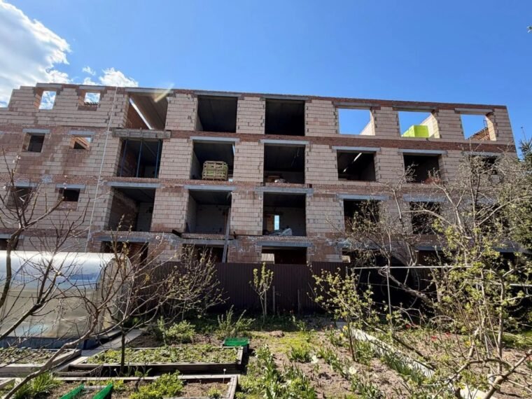 У Святошинському районі Києва триває конфлікт довкола будівництва апарт-комплексу замість садибного будинку